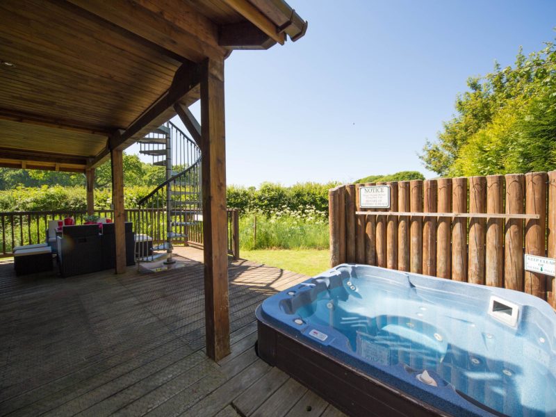 Ash Log Cabin hot tub