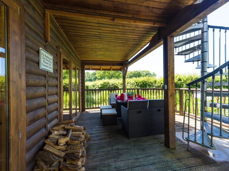 Ash Log Cabin veranda